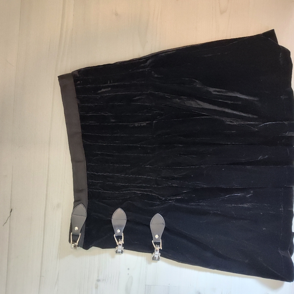 Gothic Skirt - Picture 2 of 2